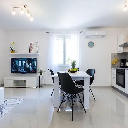 Petra Modern With Free Parking And Bbq