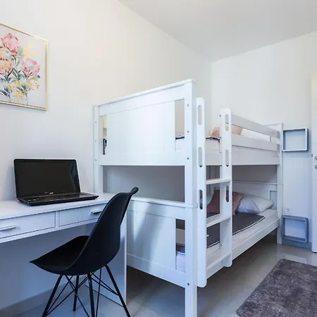 Appartement Petra Modern With Free Parking And Bbq