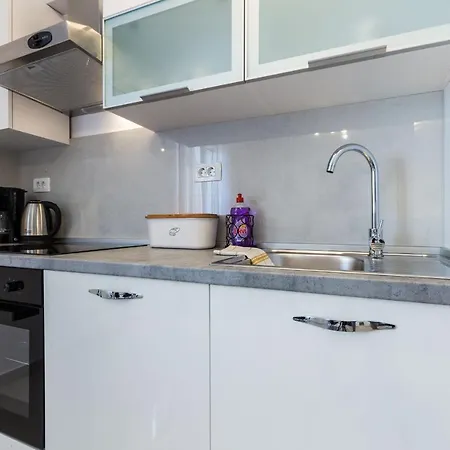 Petra Modern With Free Parking And Bbq Appartement *