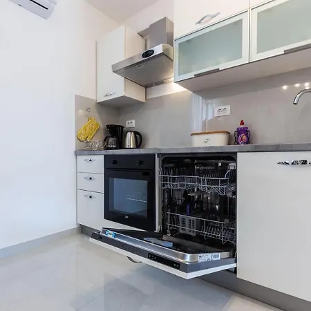 Petra Modern With Free Parking And Bbq Appartement Zadar