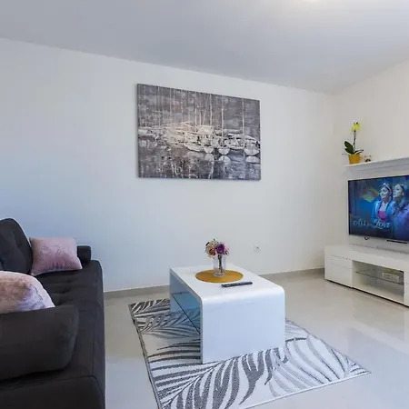 Petra Modern With Free Parking And Bbq