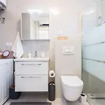 Апартаменти Petra Modern With Free Parking And Bbq