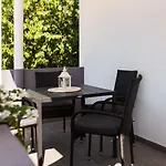 Petra Modern With Free Parking And Bbq