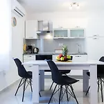 Petra Modern With Free Parking And Bbq Апартаменти *