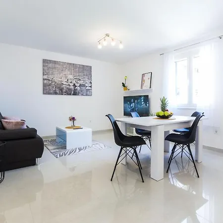 Petra Modern With Free Parking And Bbq