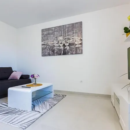 Petra Modern With Free Parking And Bbq Zadar