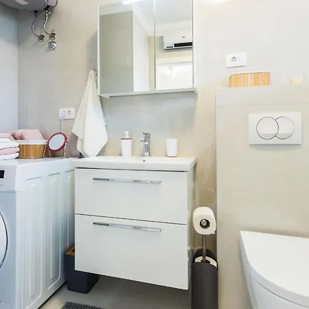 Petra Modern With Free Parking And Bbq Daire Zadar