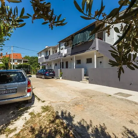 Petra Modern With Free Parking And Bbq