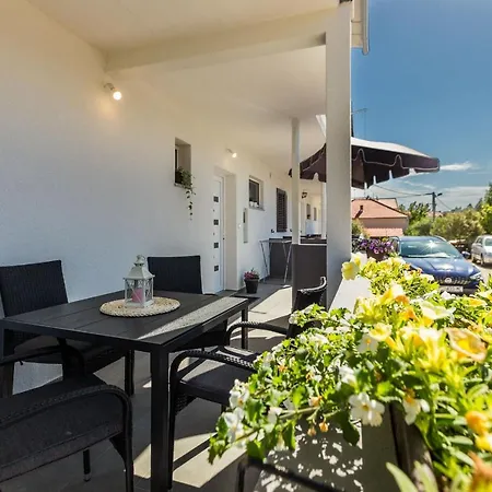 Petra Modern With Free Parking And Bbq Apartment *