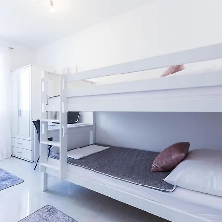 Daire Petra Modern With Free Parking And Bbq *