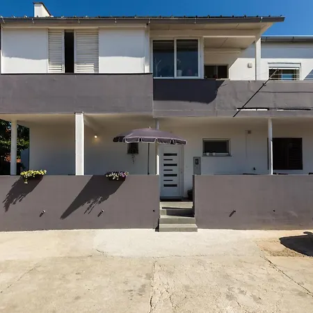 Petra Modern With Free Parking And Bbq