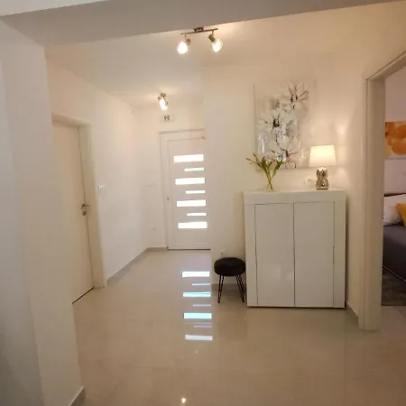 Daire Petra Modern With Free Parking And Bbq Zadar