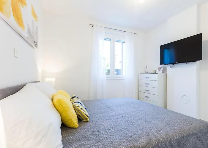 Διαμέρισμα Petra Modern With Free Parking And Bbq Ζαντάρ