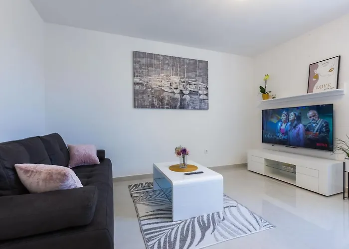 Petra Modern With Free Parking And Bbq