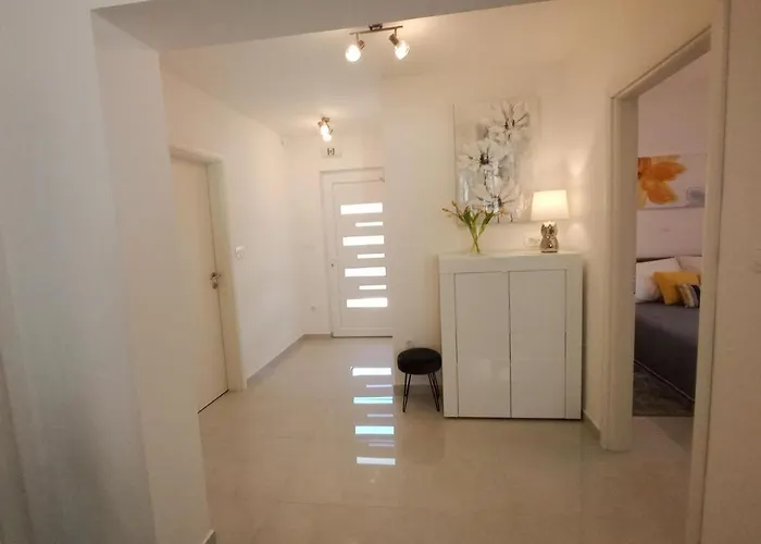 Διαμέρισμα Petra Modern With Free Parking And Bbq Ζαντάρ